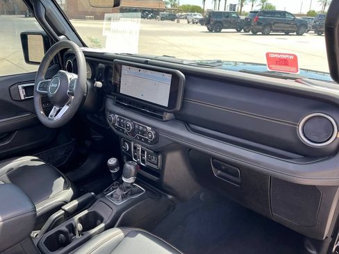 Used 2024 Jeep Wrangler Unlimited Sahara w/ Technology Group AWD/4WD image 14