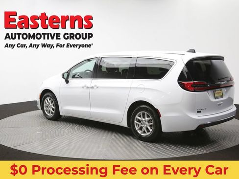 Used 2024 Chrysler Pacifica Touring-L FWD image 65