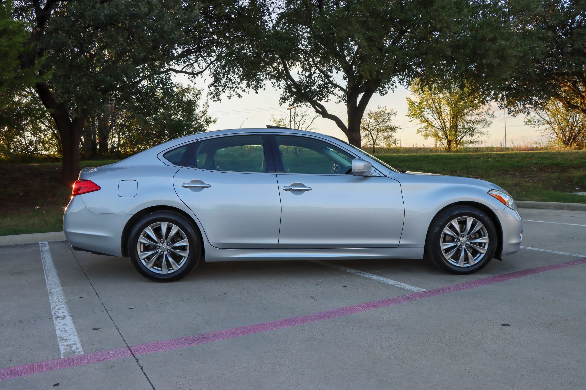 Used 2013 INFINITI M37 w/ Premium Pkg RWD image 8