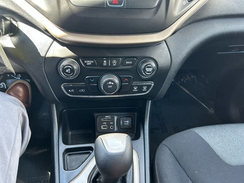 Used 2016 Jeep Cherokee Sport w/ Cold Weather Group image 18