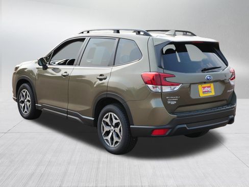 Used 2023 Subaru Forester Premium AWD/4WD image 5