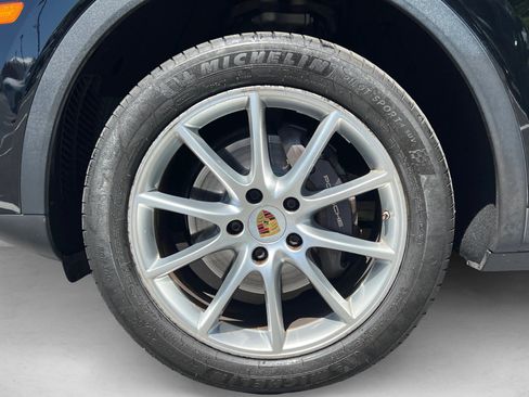 Used 2020 Porsche Cayenne AWD/4WD image 9