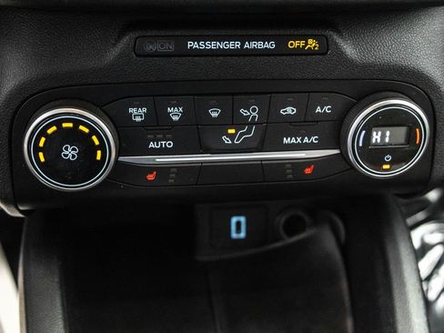 Used 2020 Ford Escape SE image 21