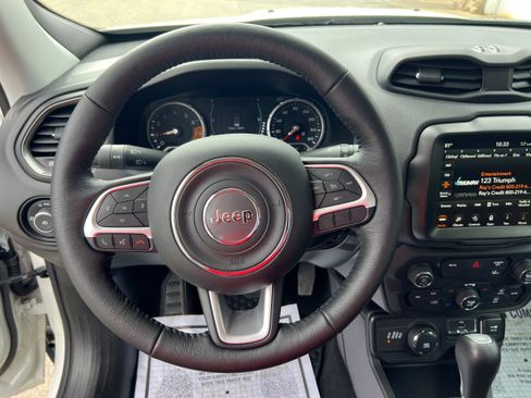 Used 2023 Jeep Renegade Latitude w/ Premium Group image 13