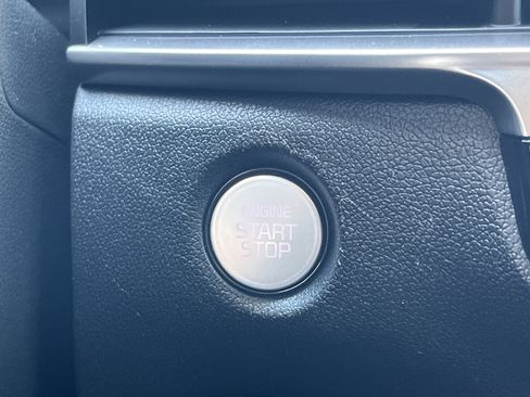 Certified 2025 Kia Sorento LX image 10