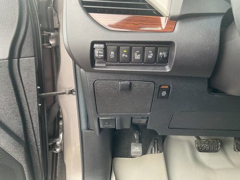 Used 2015 Toyota Sienna AWD image 16