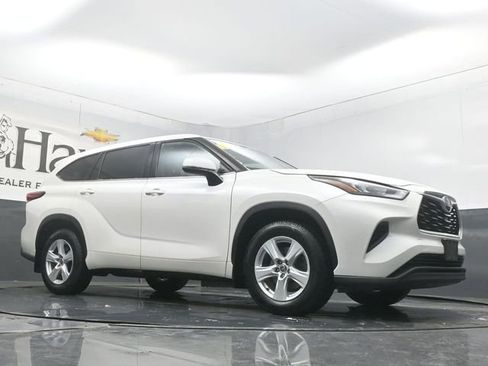 Used 2020 Toyota Highlander L image 2