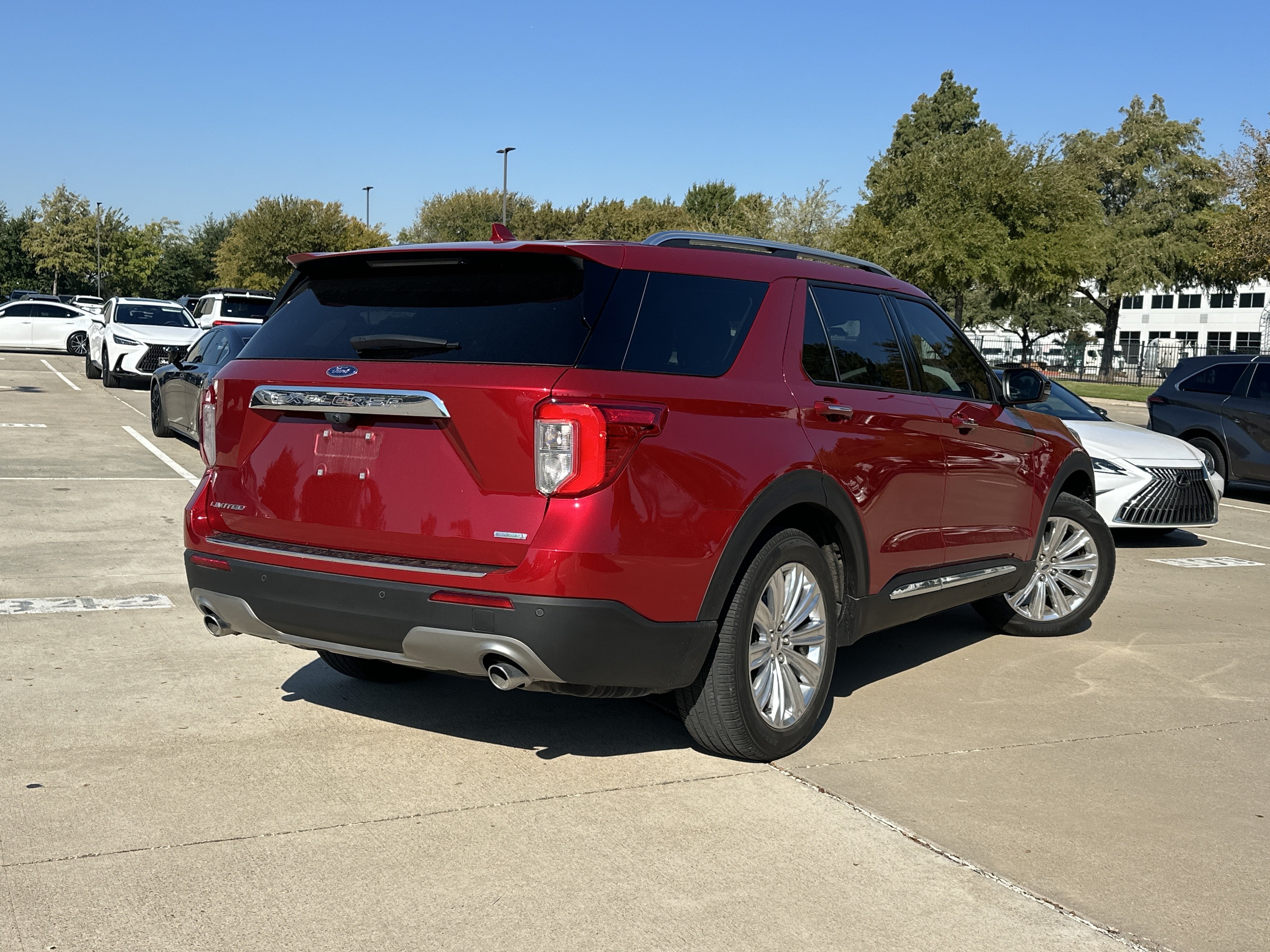 Used 2020 Ford Explorer Limited RWD image 2