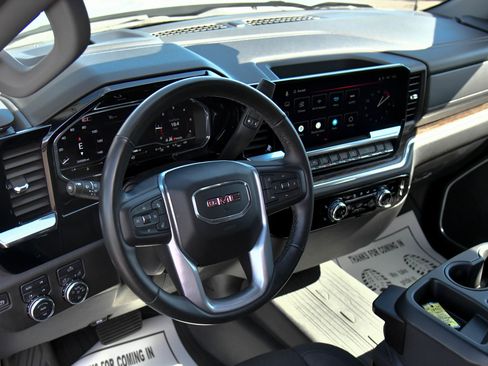 Used 2024 GMC Sierra 1500 Elevation w/ LPO, Elevation Black Package image 16