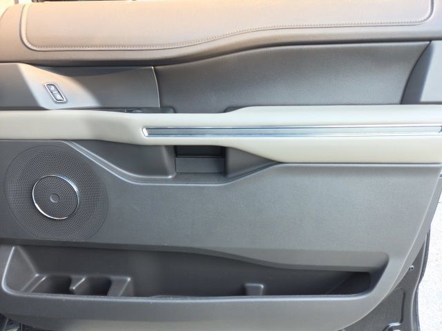 Used 2019 Ford Expedition XLT w/ Equipment Group 202A RWD image 18
