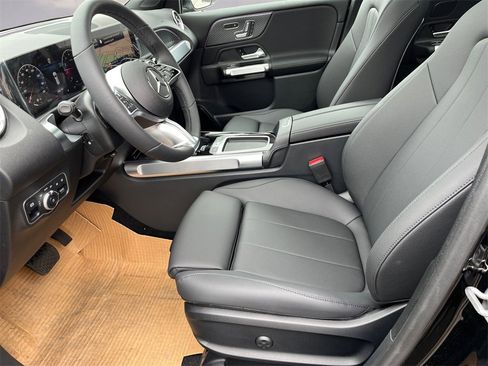 New 2025 Mercedes-Benz GLB 250 4MATIC image 6