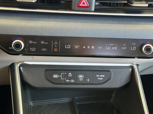 Certified 2025 Kia Carnival SX FWD image 23