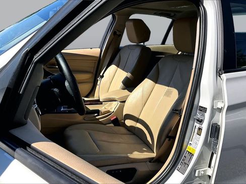 Used 2013 BMW 328i xDrive Sedan AWD/4WD image 9