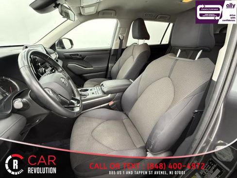 Used 2021 Toyota Highlander LE image 18