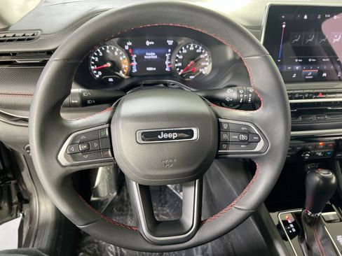 Used 2022 Jeep Compass Trailhawk AWD/4WD image 11