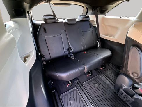 Used 2025 Toyota Sienna Platinum AWD/4WD image 20