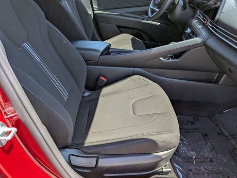 Used 2025 Hyundai Elantra SEL FWD image 31