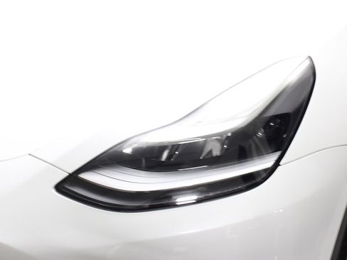 Used 2022 Tesla Model Y Performance image 4