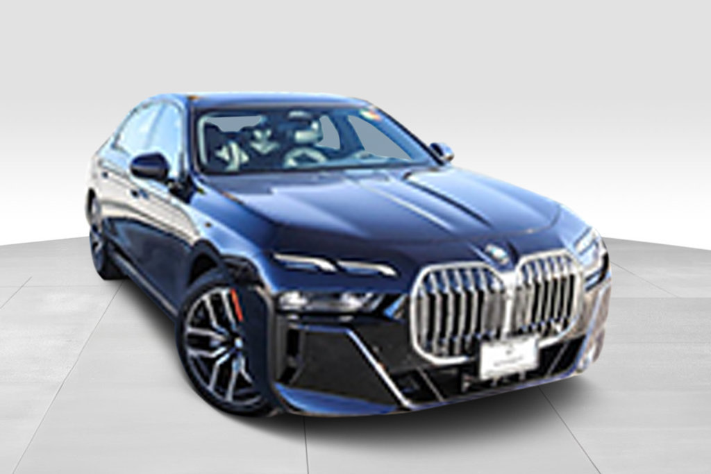 Used 2024 BMW 740i RWD image 2