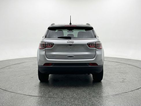 Used 2025 Jeep Compass Limited image 7