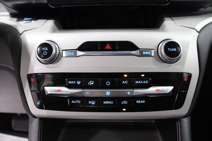 Used 2023 Ford Explorer XLT w/ Equipment Group 202A AWD/4WD image 38