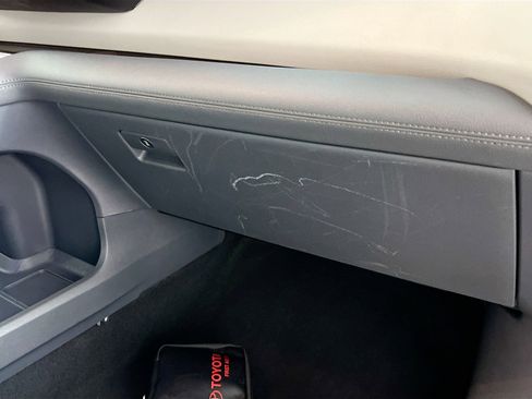 Used 2023 Toyota Sienna XLE image 35