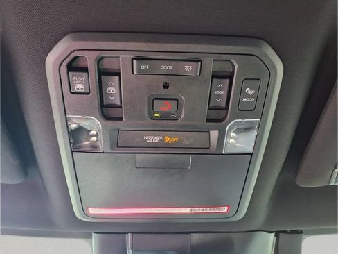 Used 2023 Toyota Tundra Capstone AWD/4WD image 33