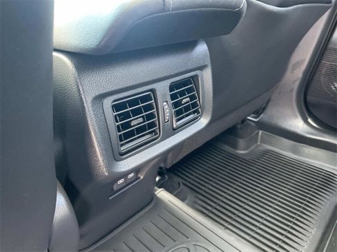 Used 2024 Toyota Venza Limited image 9