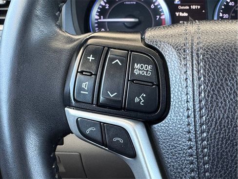 Used 2019 Toyota Highlander XLE AWD/4WD image 14