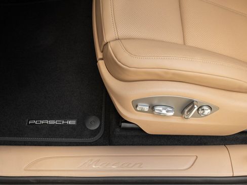 Certified 2025 Porsche Macan image 21