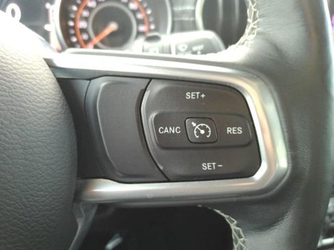 Used 2019 Jeep Wrangler Unlimited Sahara AWD/4WD image 36