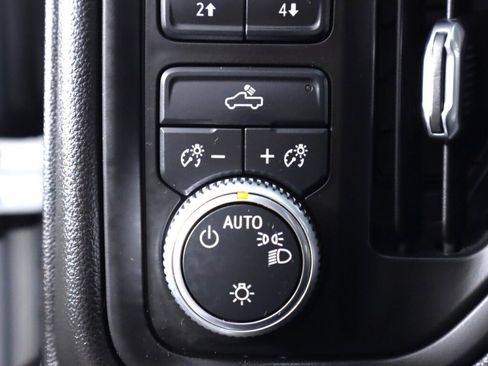 Used 2020 GMC Sierra 1500 4x4 Crew Cab w/ Sierra Value Package image 10