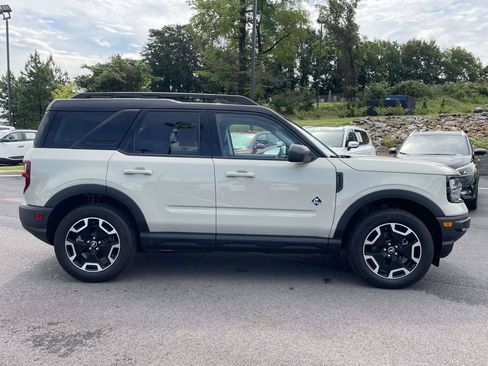 Used 2024 Ford Bronco Sport Outer Banks w/ Tech Package AWD/4WD image 2