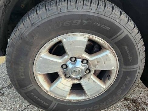 Used 2005 Toyota 4Runner SR5 AWD/4WD image 31