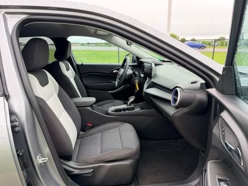 Used 2024 Chevrolet Trax LS w/ LS Convenience Package FWD image 11