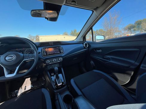 Used 2025 Nissan Versa SV image 33