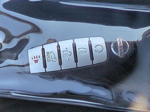 Used 2018 Nissan Rogue SV w/ Premium Package image 33