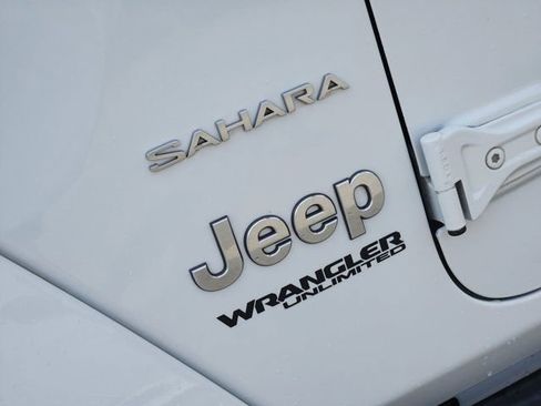 Used 2019 Jeep Wrangler Unlimited Sahara image 9