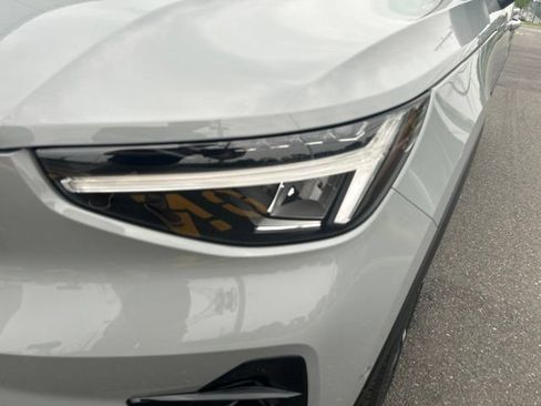 Certified 2025 Volvo XC40 B5 Plus AWD/4WD image 8