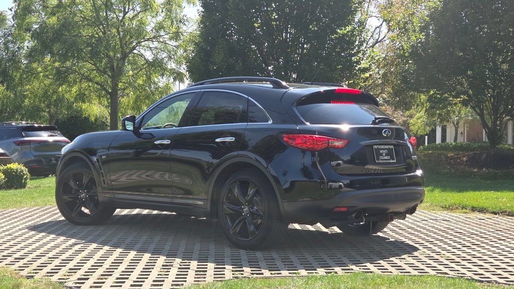 Used 2017 INFINITI QX70 AWD w/ Premium Package image 8