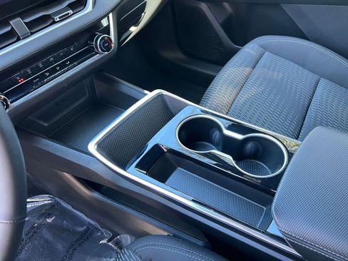 Used 2025 Chevrolet Equinox LT image 35