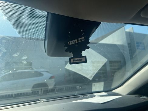 Used 2017 Toyota Corolla LE FWD image 10