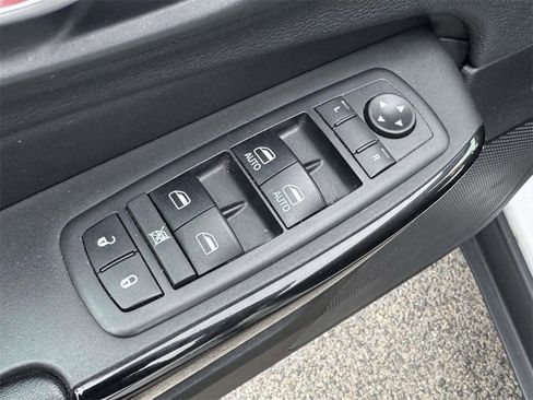 Used 2019 Jeep Cherokee Latitude Plus image 14