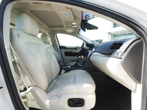 Used 2013 Lincoln MKS AWD image 42