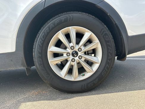 Used 2019 Kia Sorento FWD V6 image 19