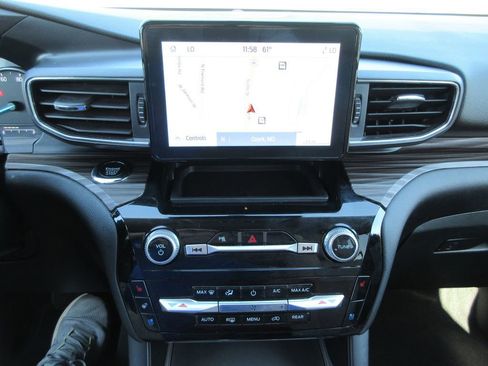Used 2023 Ford Explorer Limited image 32