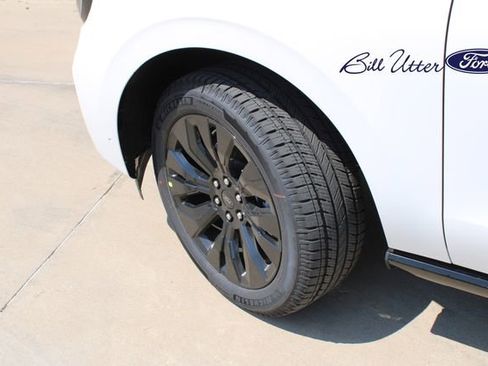 New 2025 Ford Expedition Platinum w/ Stealth Appearance Package image 5