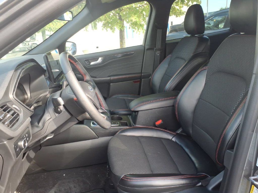 Used 2024 Ford Escape ST-Line w/ Tech Pack #1 AWD/4WD image 16