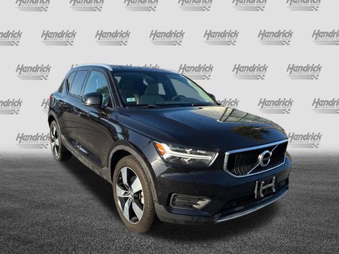 Used 2019 Volvo XC40 T5 Momentum image 3