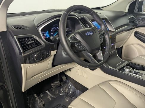 Used 2020 Ford Edge Titanium FWD image 11